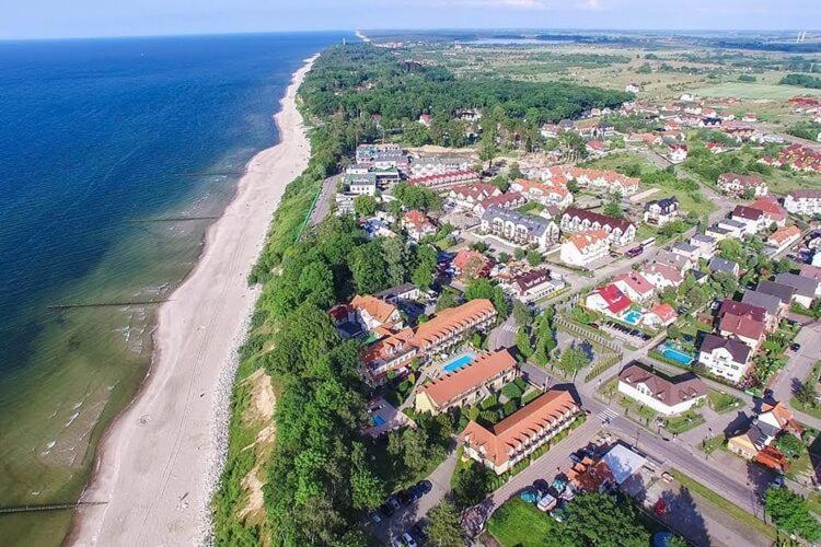 Holiday Complex With Pool, Реваль Экстерьер фото